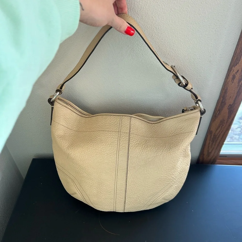 Coach Leather Soho Hobo Slouchy Shoulder Bag Cream Style F10907
